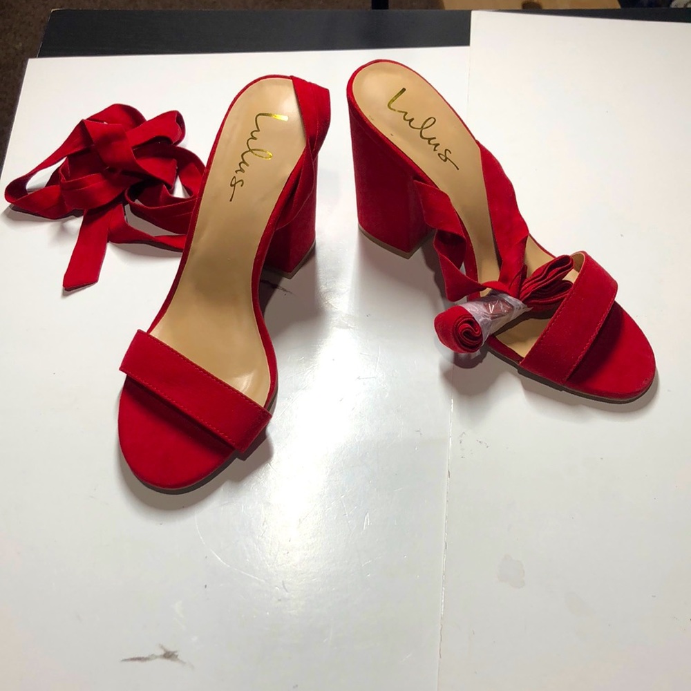Lulu’s Alta red chunky wrap heels size 10